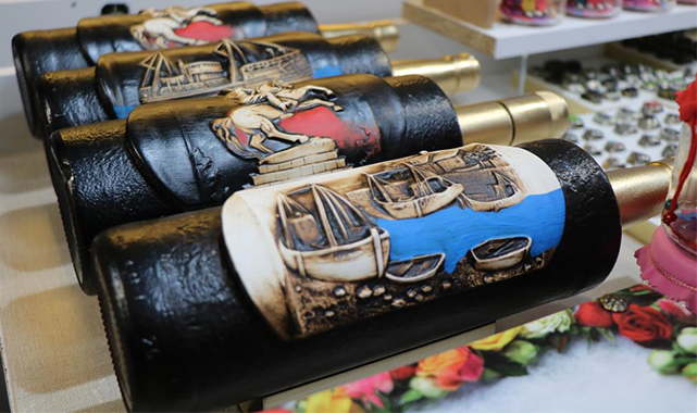 1 TL'ye aldığı atık şişeleri Avrupa'ya 50 euroya satıyor