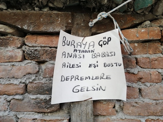 ‘Buraya çöp atan şerefsizdir...’