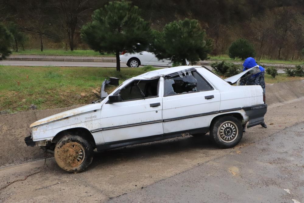 Takla atan araçtan burnu bile kanamadan kurtuldu