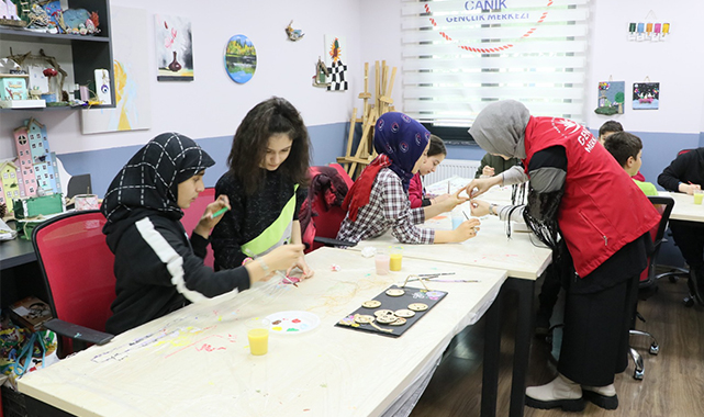 Samsun’da afetzede öğrencilerin yaraları sarılıyor