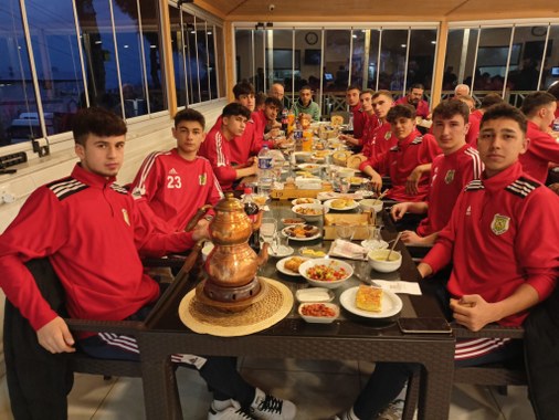 Adem Yıldırım Karadenizspor takımına iftar verdi