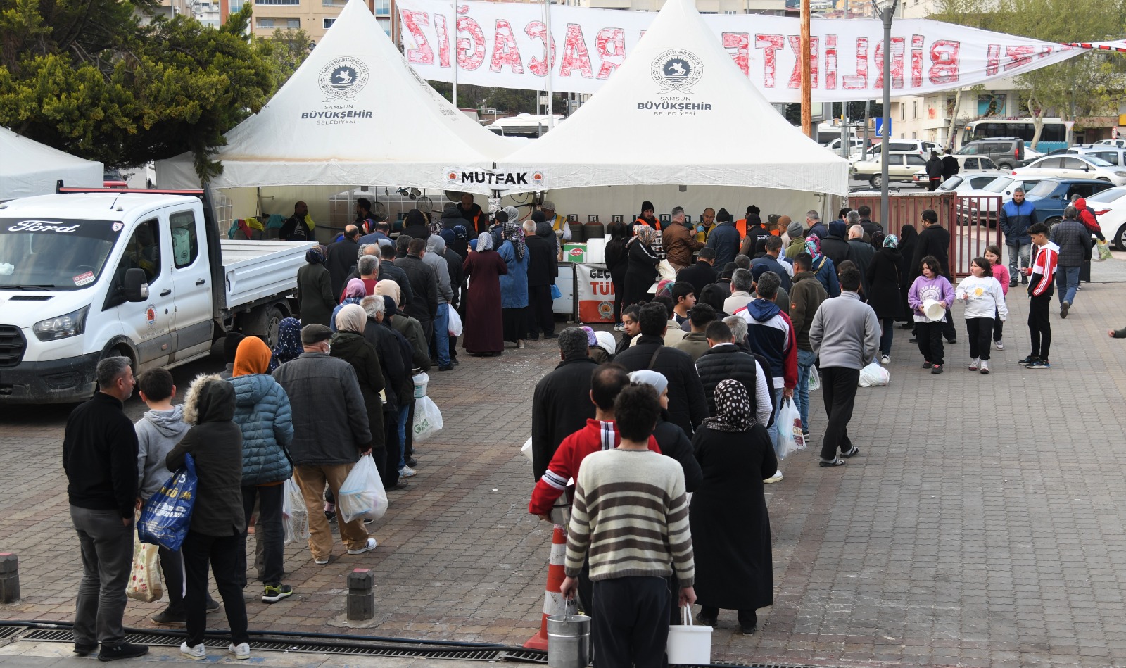 Samsun Büyükşehir 750 bin kişilik sıcak yemek dağıttı