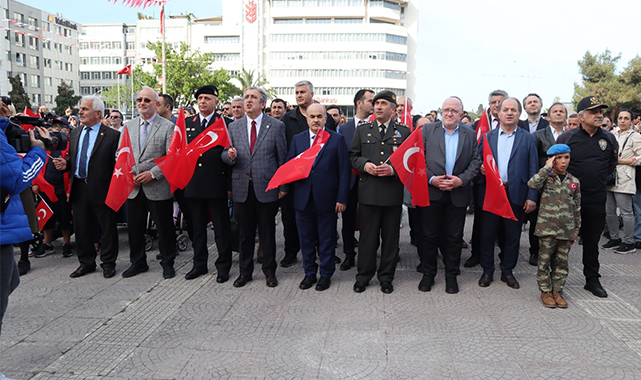 Samsun'da 1919 metrelik Türk bayrağıyla yürüyüş yapıldı