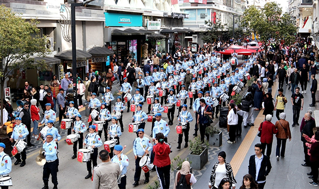 Samsun'da 1919 metrelik Türk bayrağıyla yürüyüş yapıldı