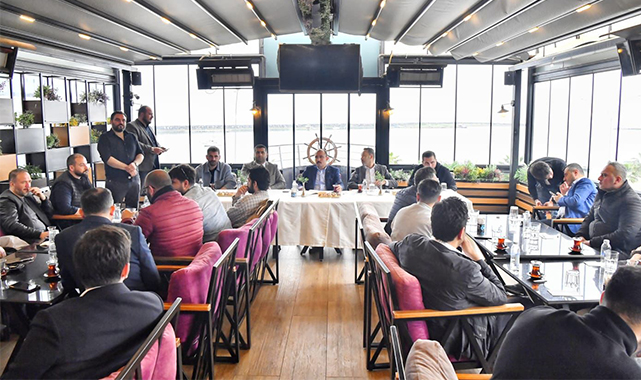 Bakan Muş Kaffa Kafee Marina'da sahil esnafı ile buluştu