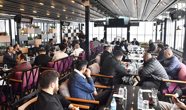 Bakan Muş Kaffa Kafee Marina'da sahil esnafı ile buluştu