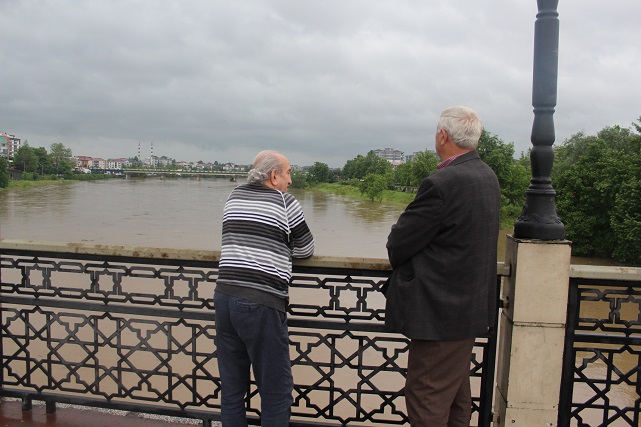 Sağanak yağış Yeşilırmak Nehri'nin debisini yükseltti
