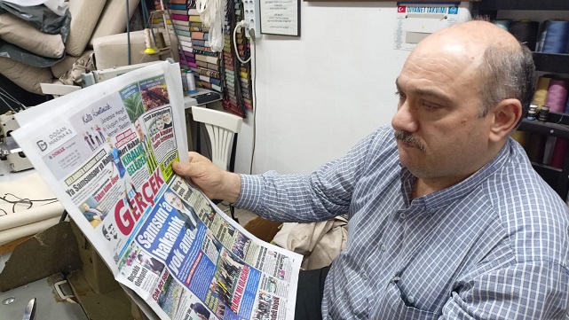 Samsun'da yol ortasında namaz kılan şahıs Gazete Gerçek'e konuştu: Girdiğim iddia nedeniyle şükür namazı kıldım