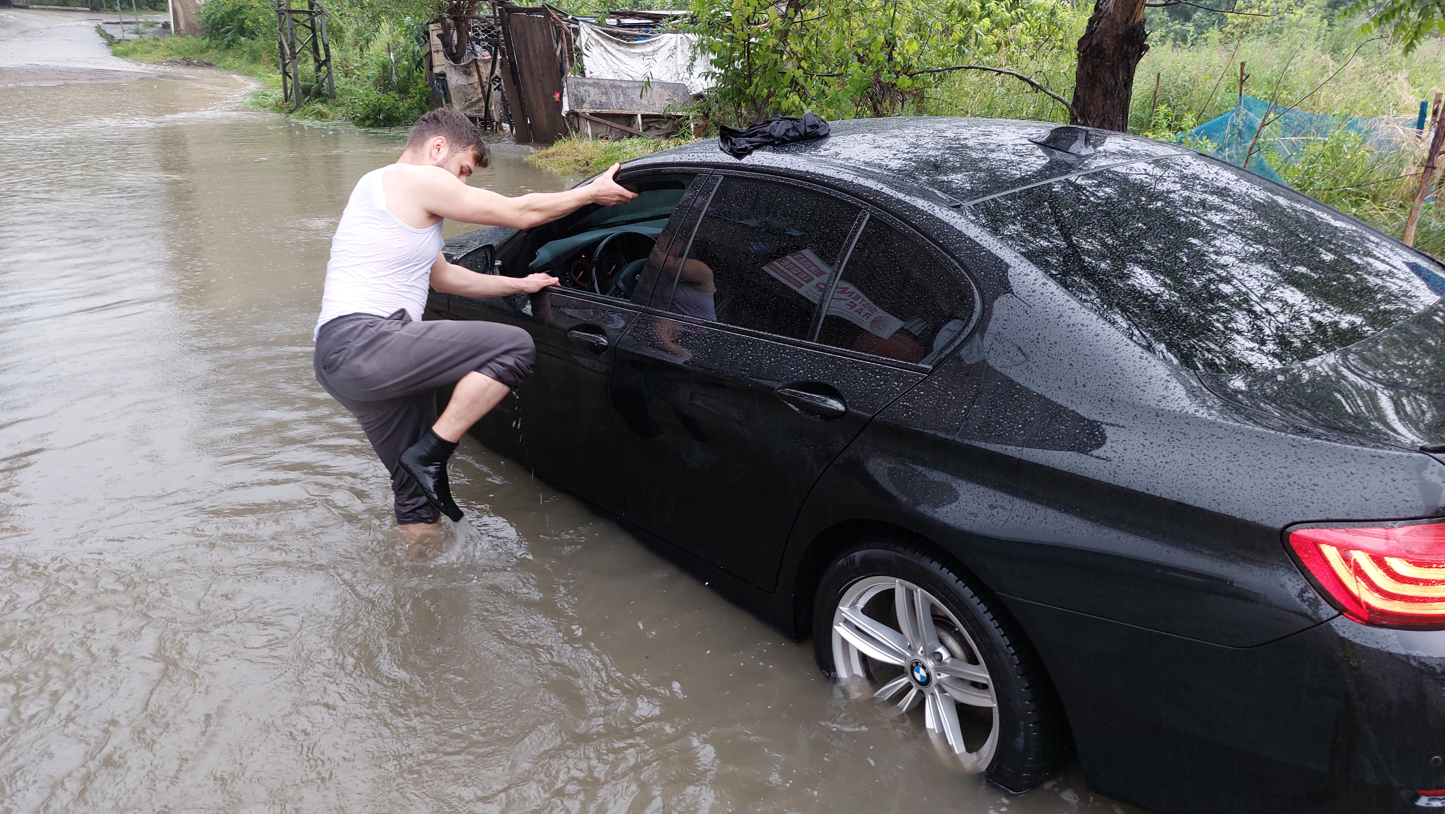 Samsun'u yine sel vurdu