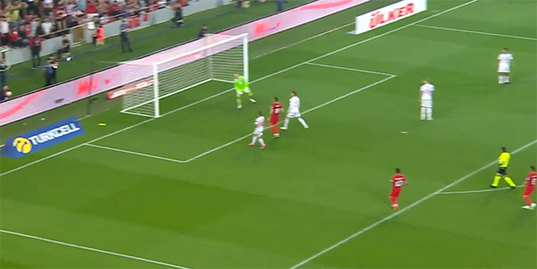 Arda Güler'in Galler'e attığı gol