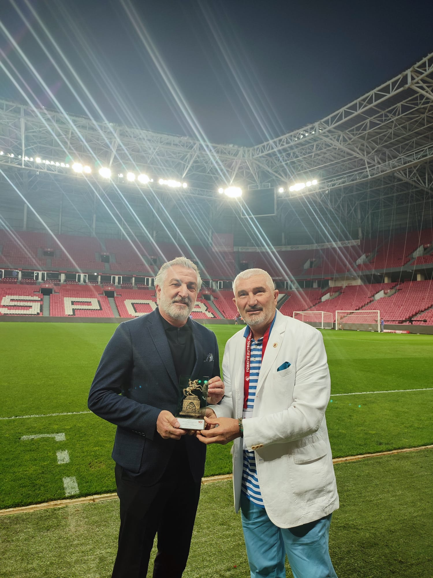 TÜRFAD'dan 'milli maç'a özel 'vefa' plaketleri