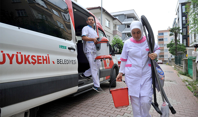 İhtiyaç sahiplerinin bayram temizliği Büyükşehir’den