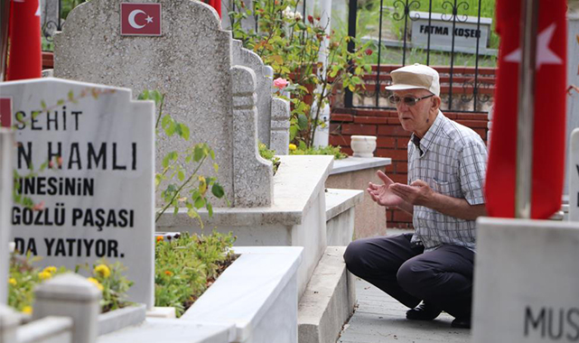 Arife günü şehitlikte hüzün...