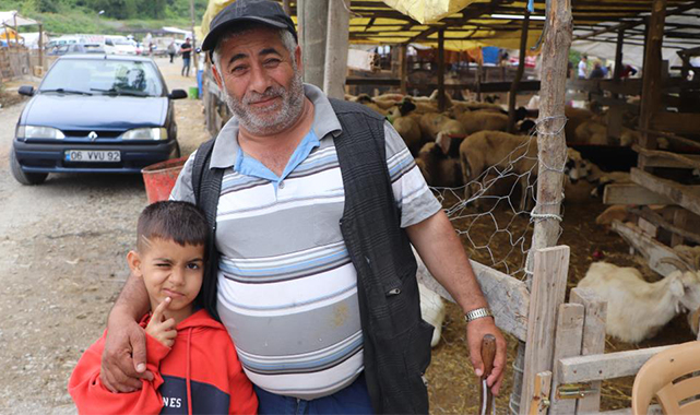 Elde kalan kurbanlıklar için besicilerin mesaisi devam ediyor
