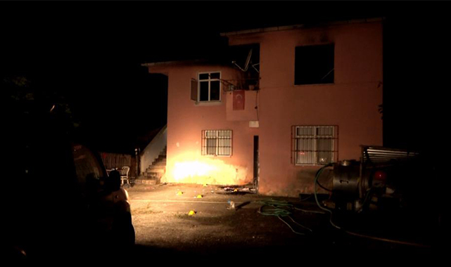 Babasını tüfekle öldürdü, babaannesini darp etti, evi ateşe verdi