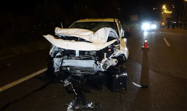 Samsun'da seyir halindeki otomobil önündeki araca çarptı: 3 ölü, 2 yaralı