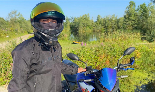 Trafik polisinden hız yapan motosikletli gence baba öğüdü: "Ölürsen anne ve babana ne diyeceğiz?"