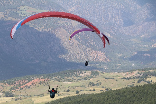 63 yaşındaki Samsunlu yamaç paraşütçüsü!