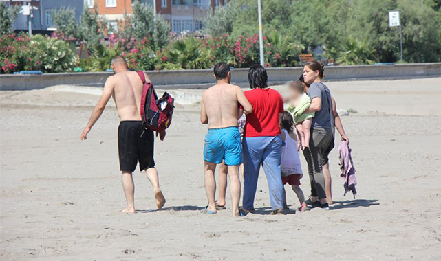 Yasaklı bölgede denize giren 2 çocuk boğulmaktan son anda kurtarıldı