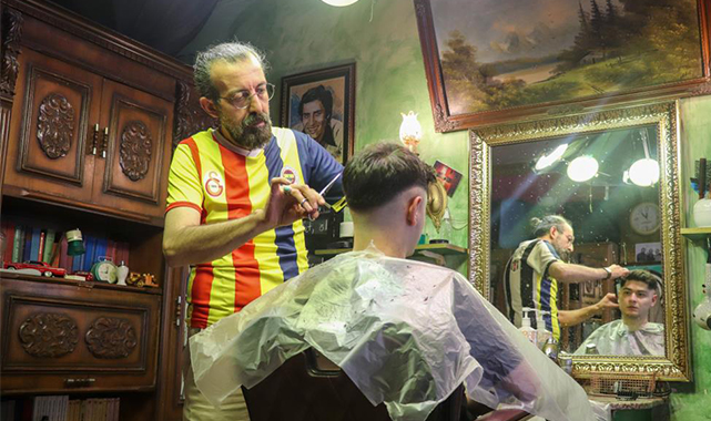 Giydiği forma dört takımın taraftarını da mutlu ediyor