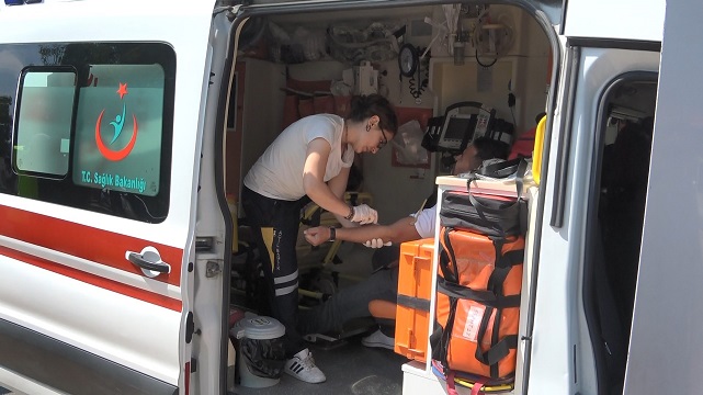 Sivil polis aracı kaza yaptı