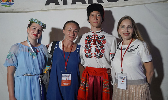 10 ÜLKENİN GENCİ ATAKUM'DA BARIŞ İÇİN DANS ETTİ