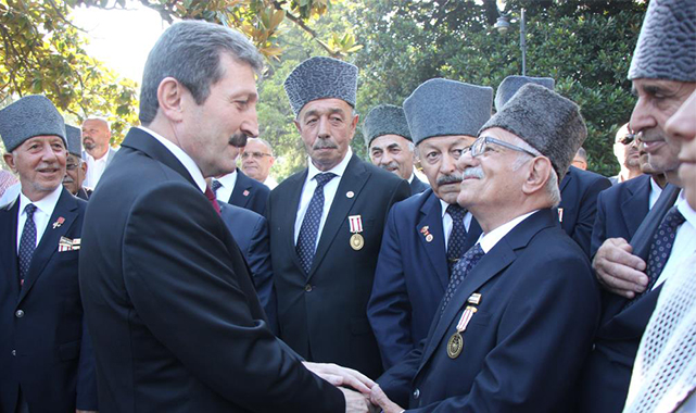 Samsun'da 30 Ağustos kutlamaları çelenk sunumuyla başladı