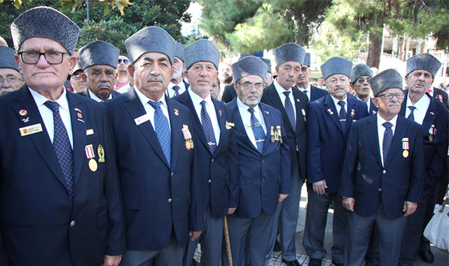 Samsun'da 30 Ağustos kutlamaları çelenk sunumuyla başladı