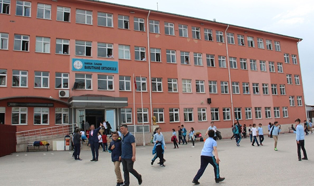 Sedat öğretmen kansere yenildi!