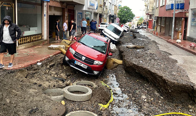 Samsun’daki sağanak yağış yolları çökertti!