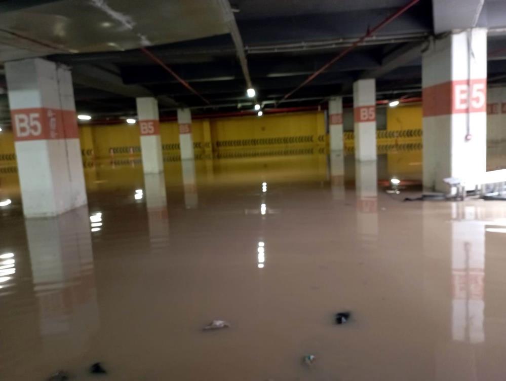 Samsun'daki sağanak yağış esnafı vurdu!