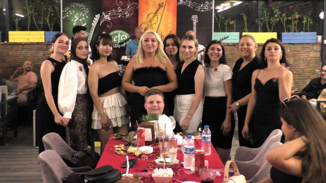 Samsun'da Kardelen Taşkın Beauty 14. yılını kutladı