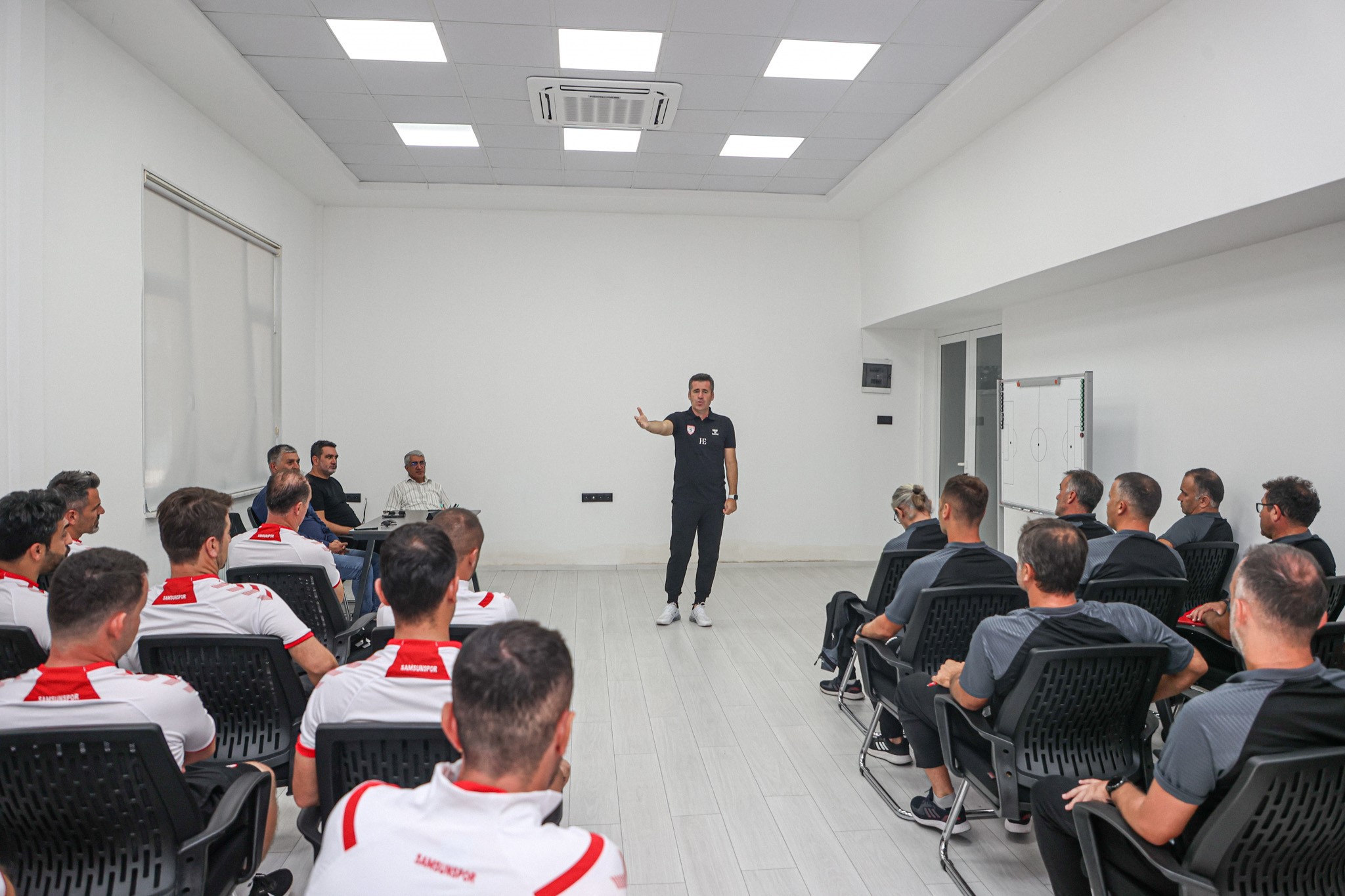 Samsunspor Teknik Direktörü Eroğlu: 'Hedefimiz Avrupa'ya oyuncu taşımak'