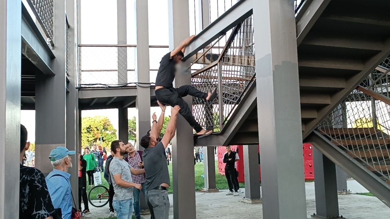 Samsun'da intihar girişimi! Yine vatandaş canlı yayın derdinde!