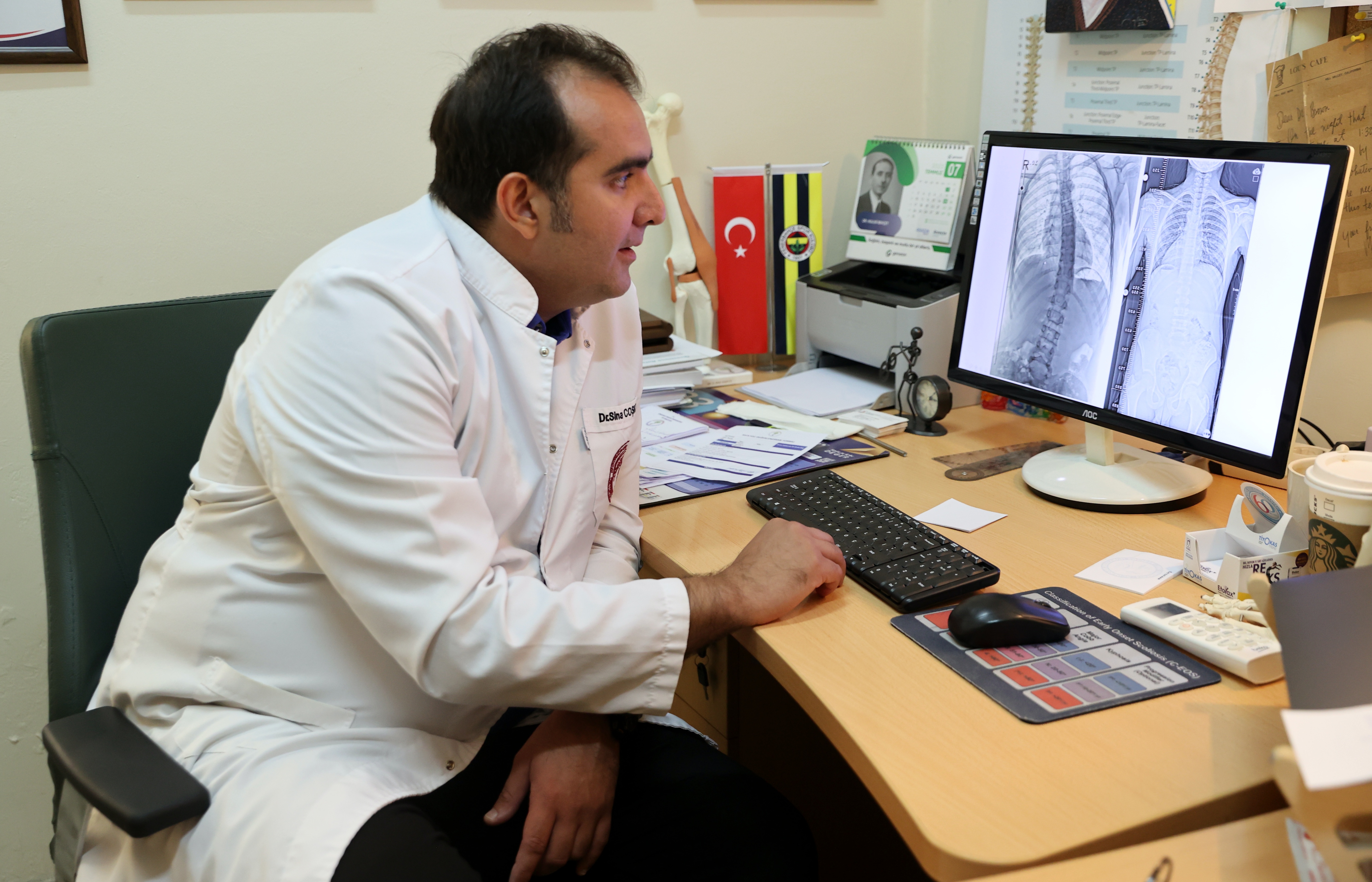 Ergenlik öncesi kontrol omurga eğriliğinin tedavi şansını artırıyor!