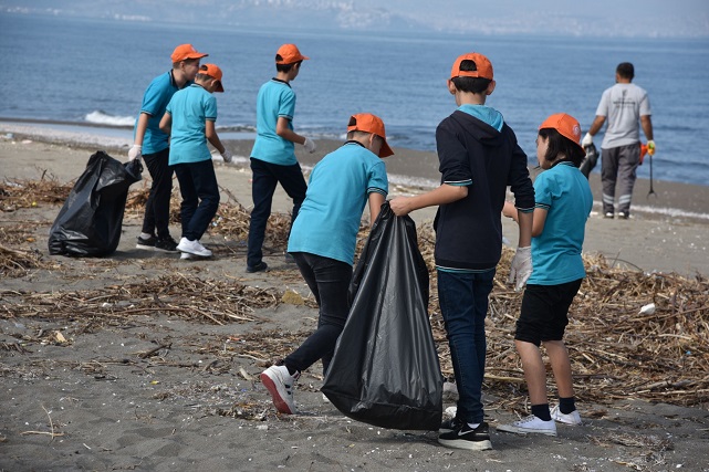 Samsun sahilleri çöpten temizlendi