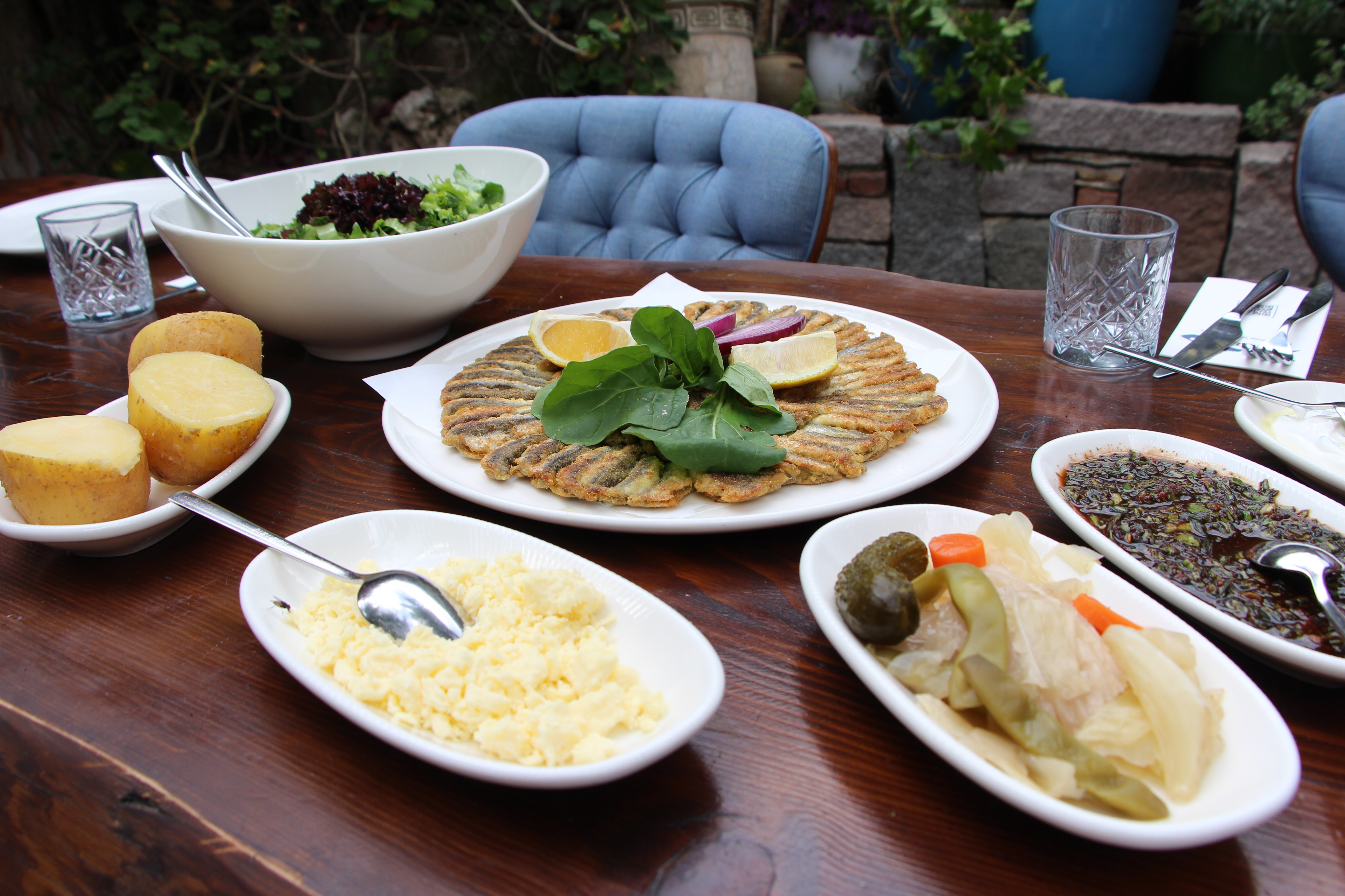 Ünlü isimlerin tercih ettiği işletmeden balık pişirme tüyoları!