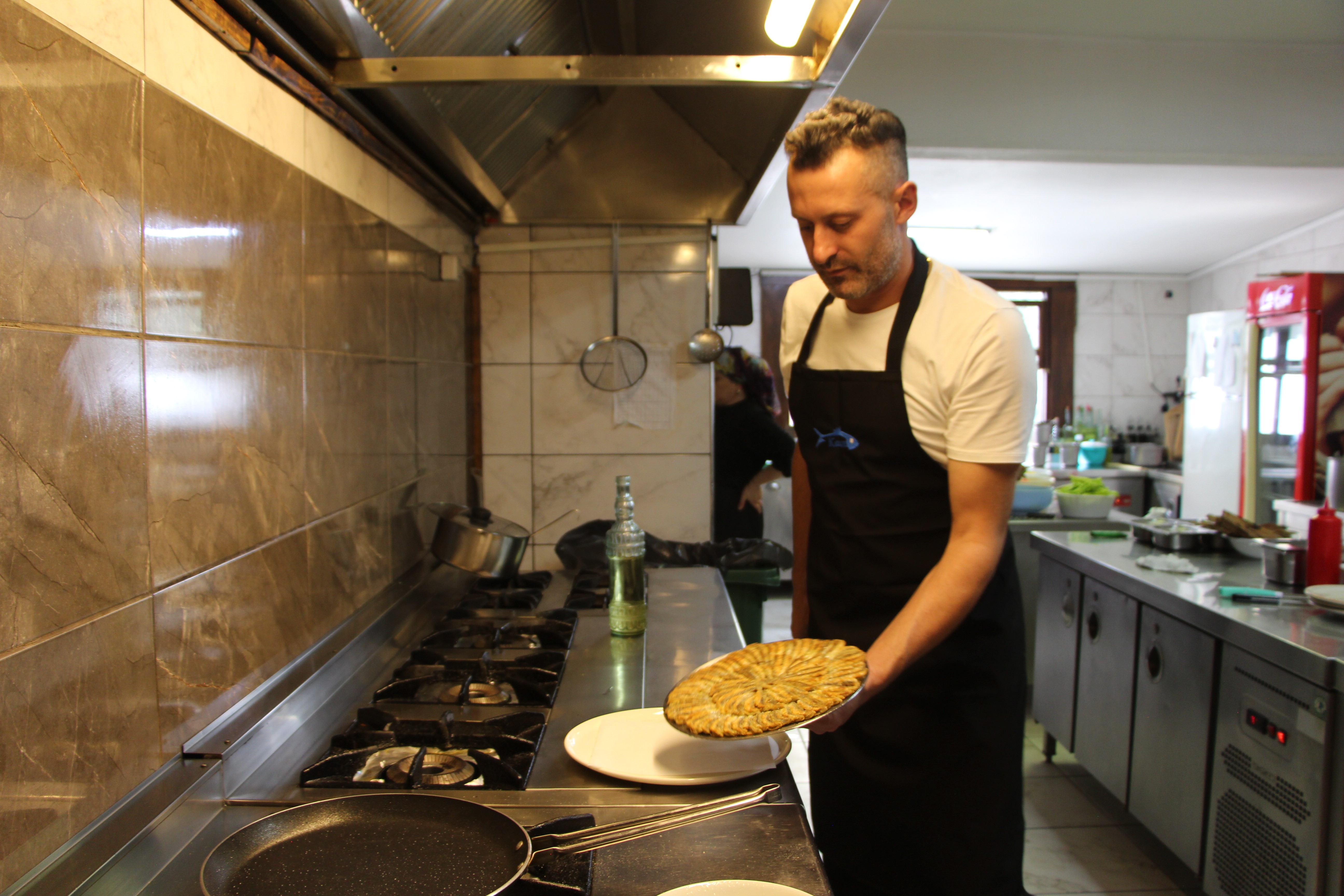 Ünlü isimlerin tercih ettiği işletmeden balık pişirme tüyoları!