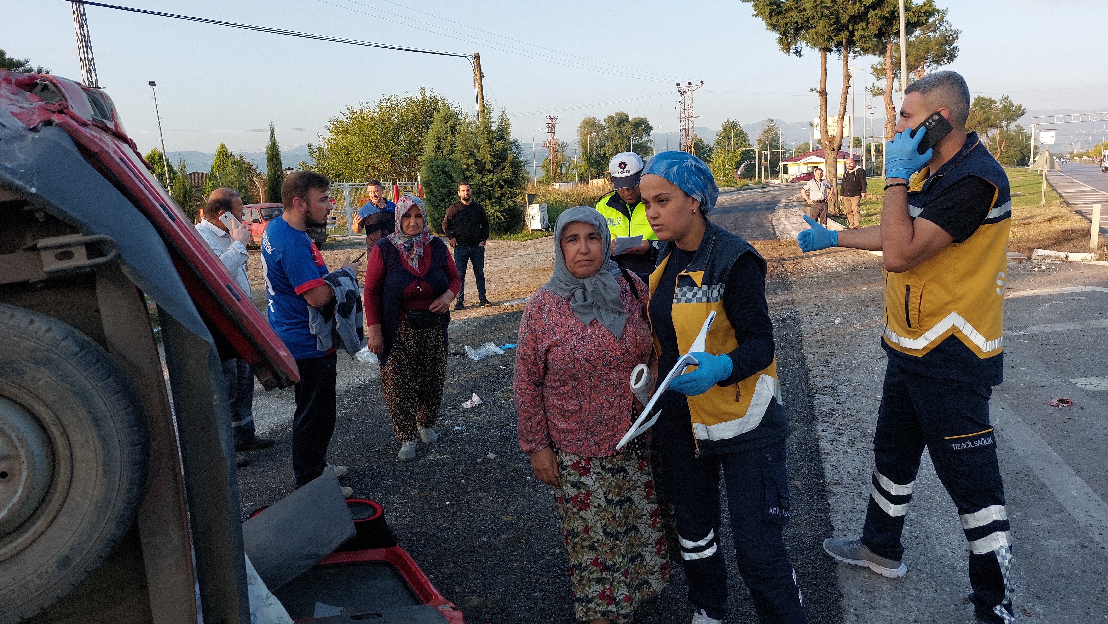 Samsun'da fındık işçilerini taşıyan minibüs takla attı! 15 yaralı
