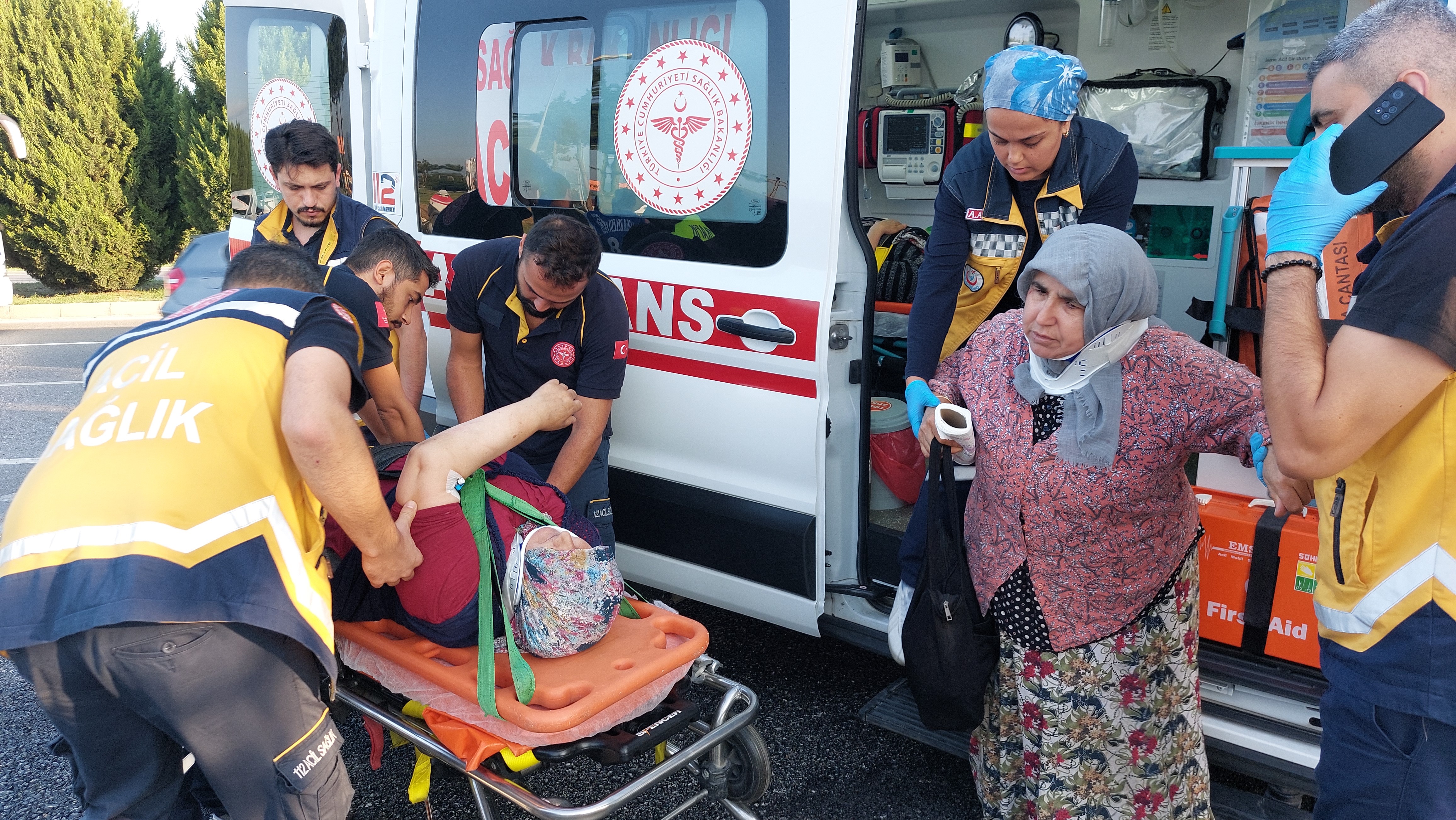 Samsun'da fındık işçilerini taşıyan minibüs takla attı! 15 yaralı