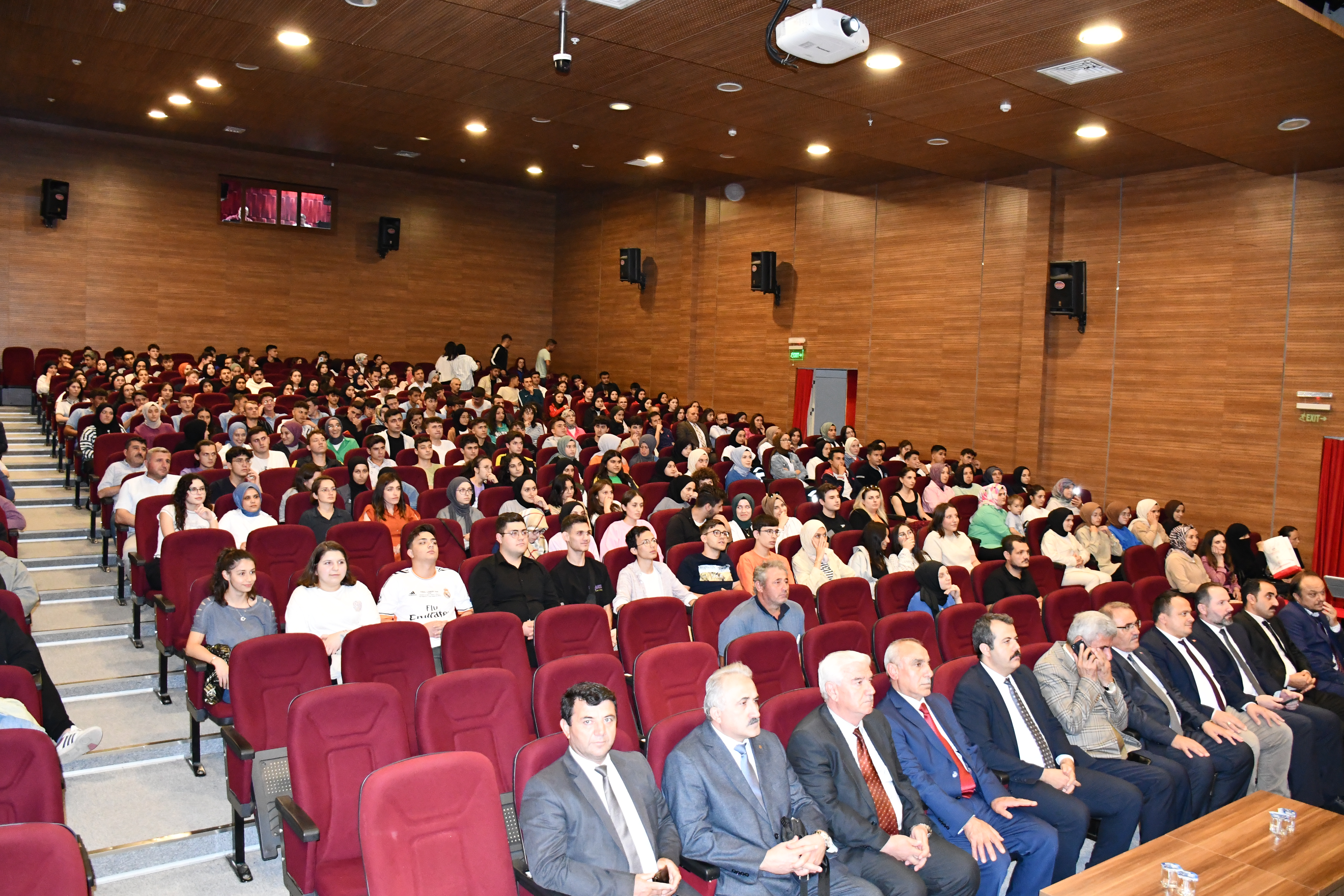 Vezirköprü'de üniversiteyi kazanan gençlere anlamlı etkinlik