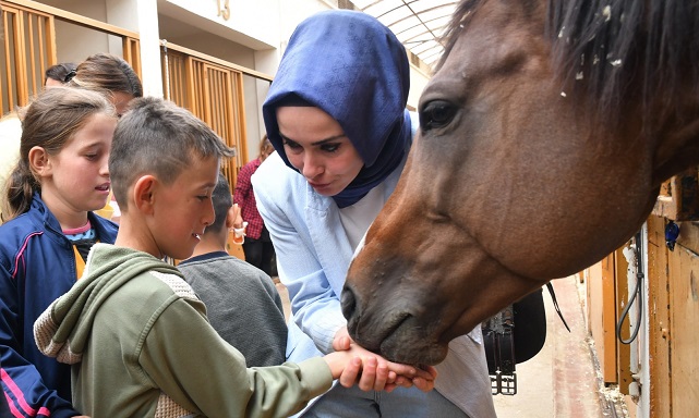 Samsun Büyükşehir Belediyesi'nden çocuklara atla terapi