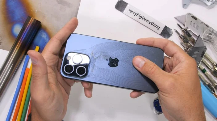 iPhone 15 Pro Max dayanıklılık testinde sınıfta kaldı!