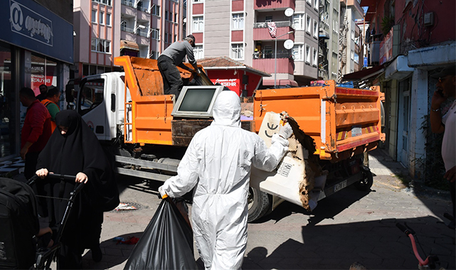 8 yıldır çöp biriktirmiş! Samsun’da evden iki kamyon çöp çıktı