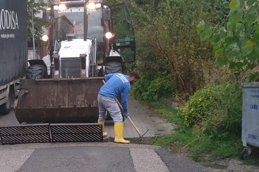 Canik Belediyesi'nden sağanak yağışa sıkı tedbir!