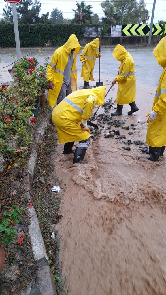 Samsun Büyükşehir Belediyesi'nden sağanak yağışa jet müdahale