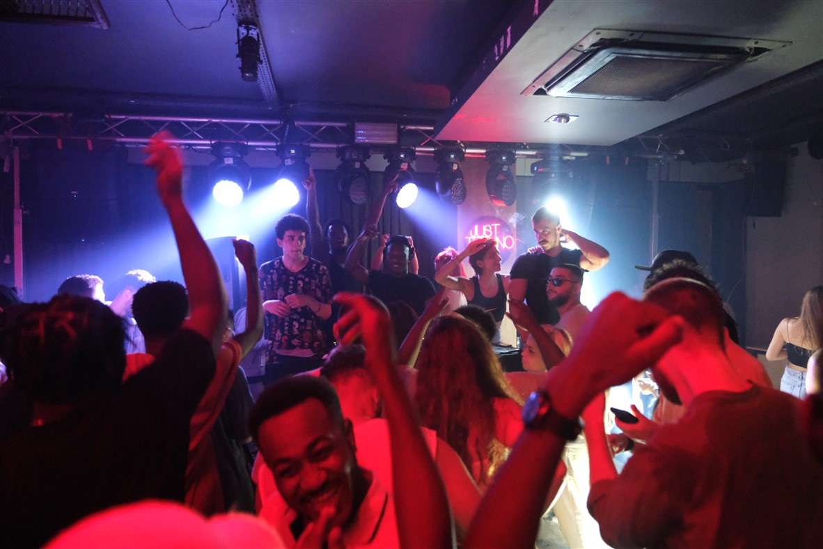 Samsun'da Afro gecesi! Çılgınlar gibi eğlendiler