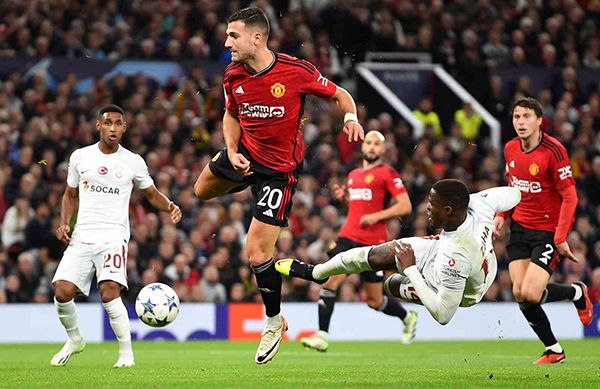 Galatasaray Manchester United'ı 3-2 yendi