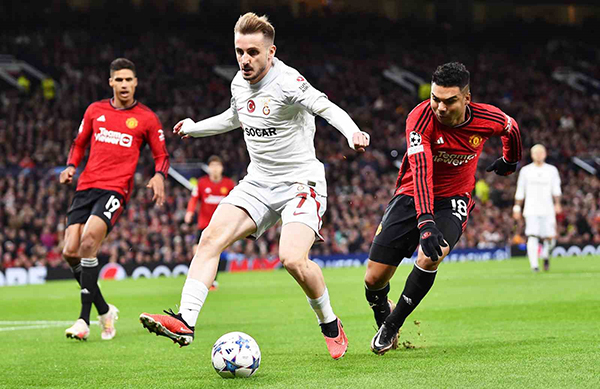 Galatasaray Manchester United'ı 3-2 yendi