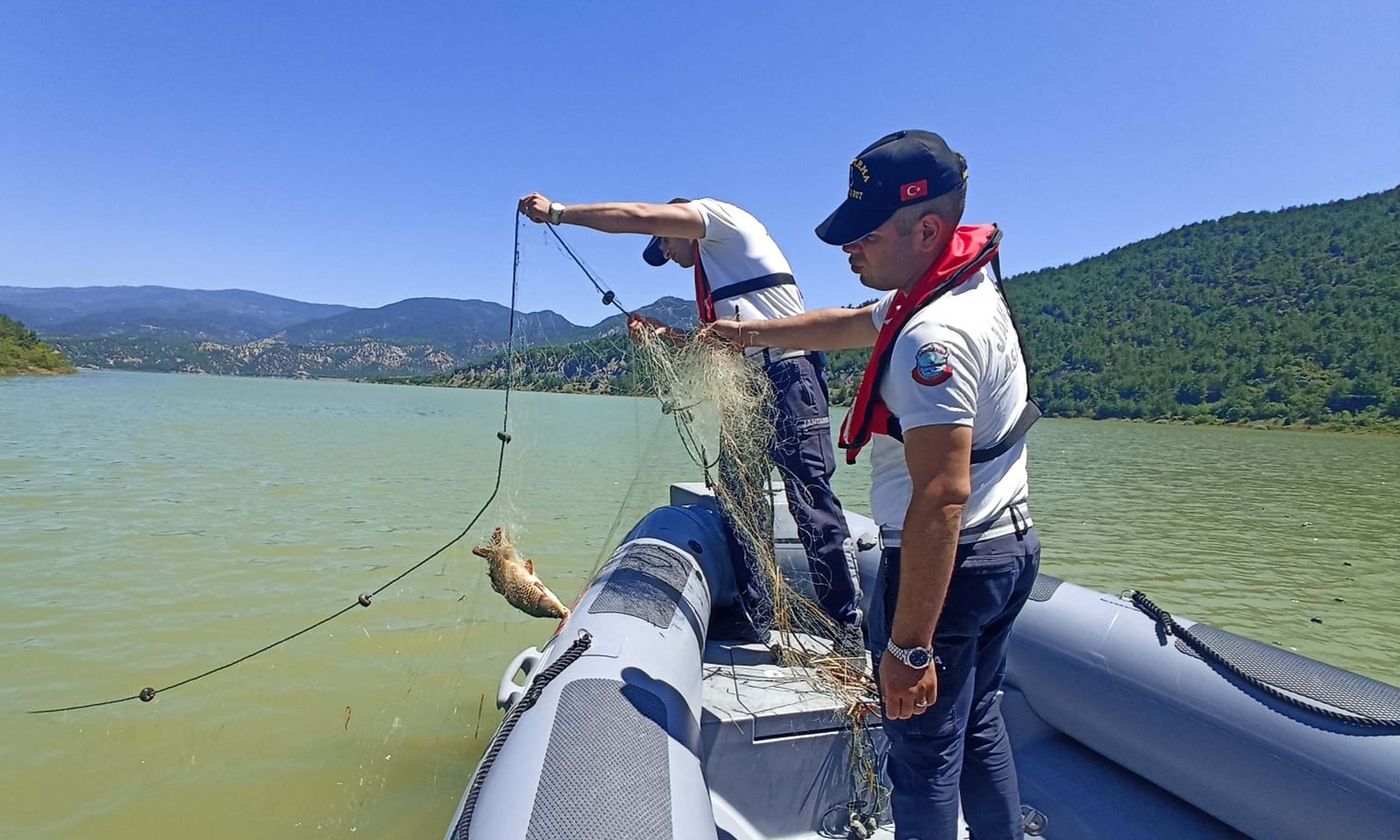Samsun'da 18 bin metre kaçak ağ ele geçirildi!